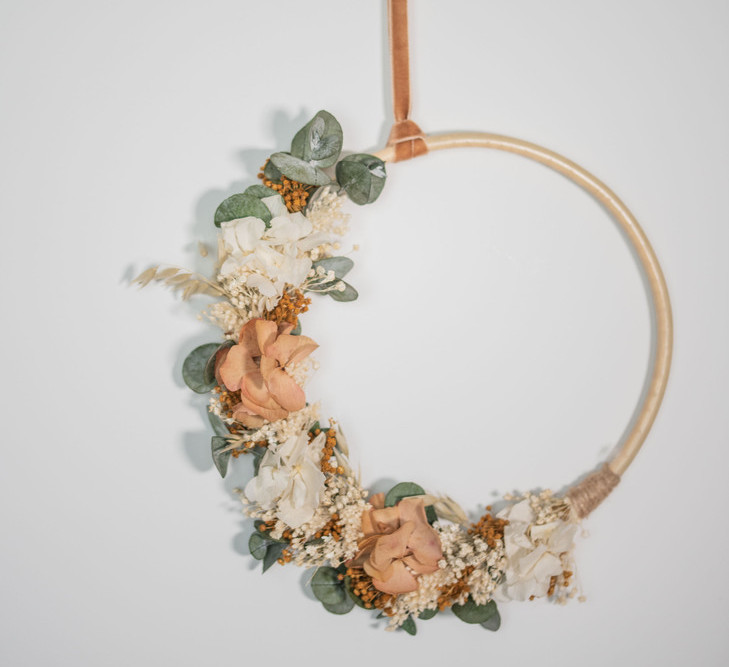 Bastidor liso de ratán julieta con flores preservadas