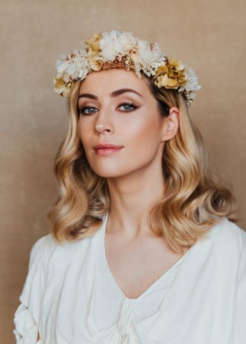 Corona con versátil de flores preservadas 2 Camomile Bouquet