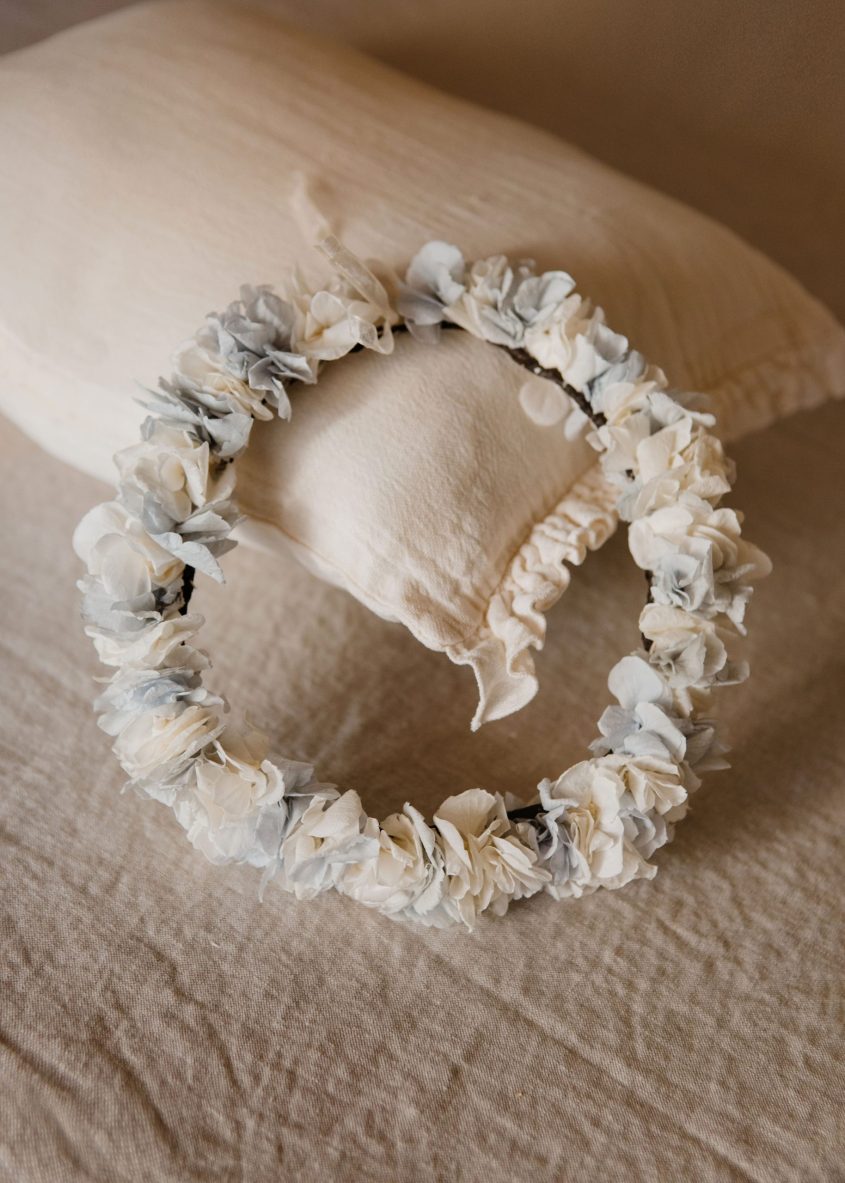 Corona de flores preservadas niña - Hortensias - Camomile Bouquet (4)-min