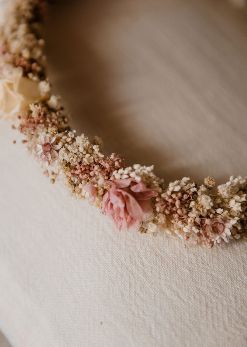 Corona flores preservadas niña - Romántica - Camomile Bouquet min (3)