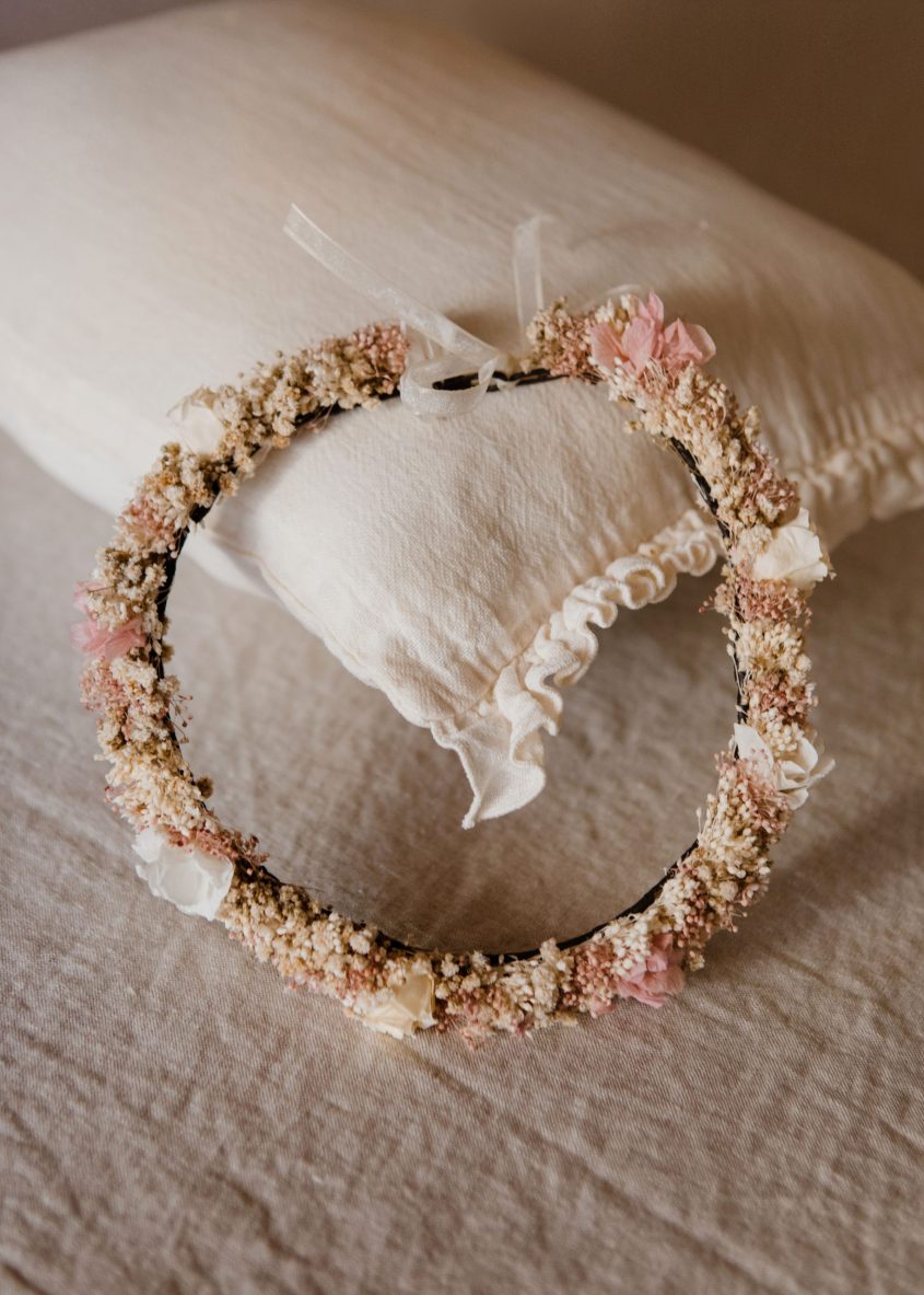 Corona flores preservadas niña - Romántica - Camomile Bouquet min (5)