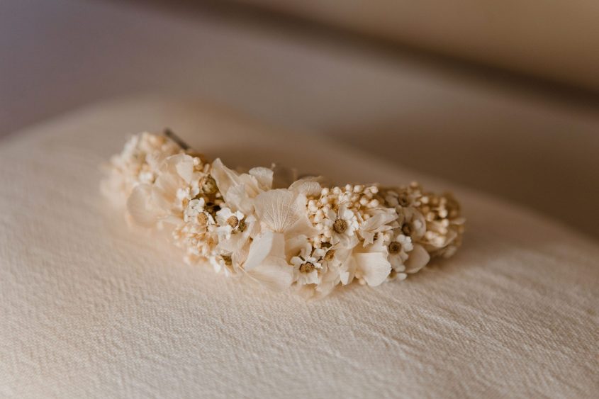 Semi corona de flores preservada niña - Camomile Bouquet (4)-min