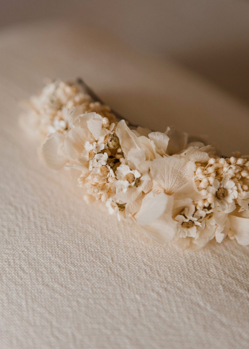 Semi corona de flores preservada niña - Camomile Bouquet (5)-min