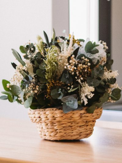 Cesta con flores preservadas estándar Miranda - Camomile Bouquet